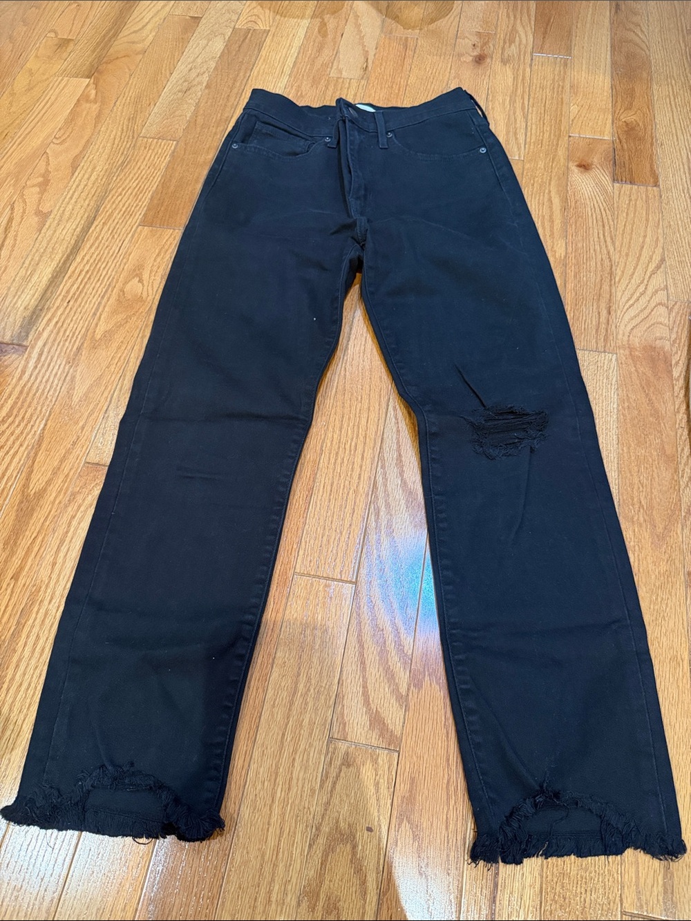 Levi’s Premium 724 High Rise Straight Crop Black Jeans with Rip at Knee, Size 27